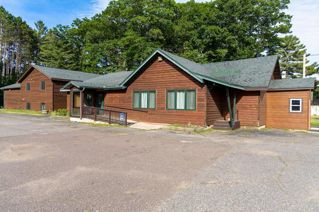 Twelve Pines Resort - South Lodge With Private Pier On Catfish Lake Игл-Ривер Экстерьер фото